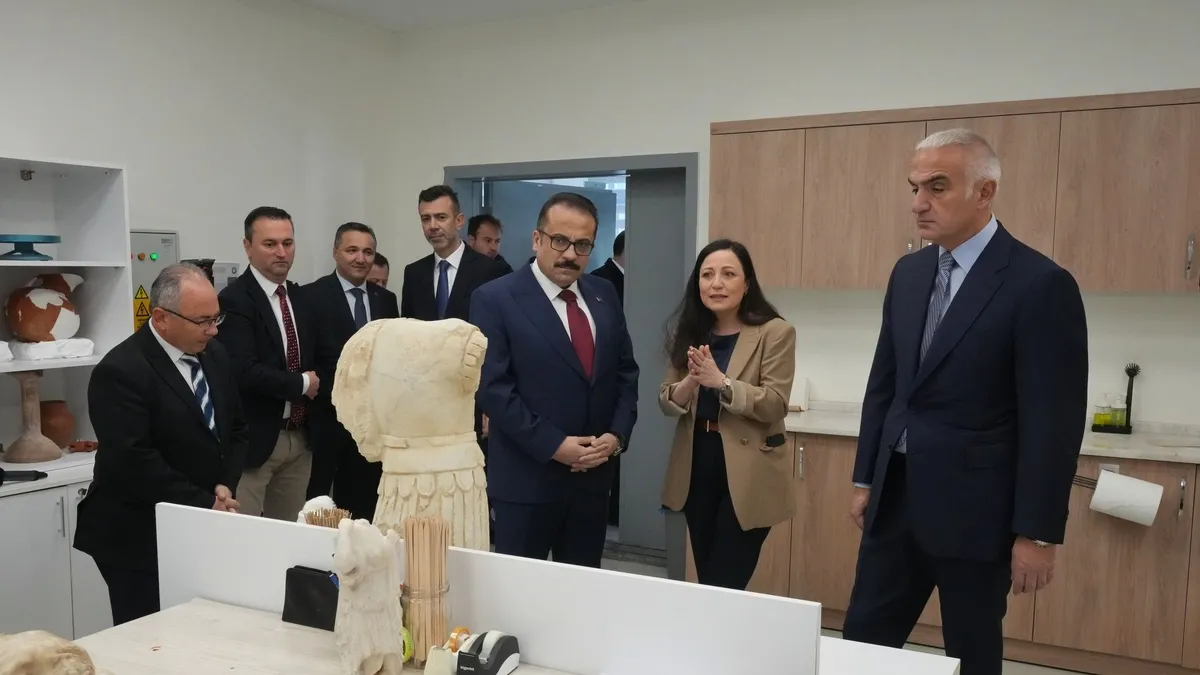 Bakan Ersoy: Türkiye’ye iade edilen toplam eser sayısı 26 bin 767 oldu Bakan Ersoy: Türkiye’ye iade edilen toplam eser sayısı 26 bin 767 oldu