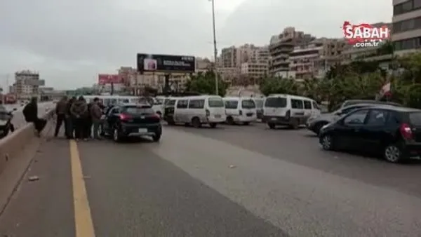 Lübnan'da ulaşım sektörü işçileri ve sendikalar yol kapattı | Video