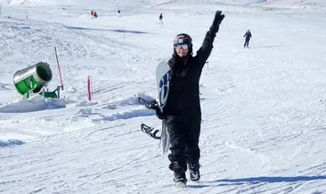 Ünlü şarkıcı Inna Erciyes’te kayak yaptı