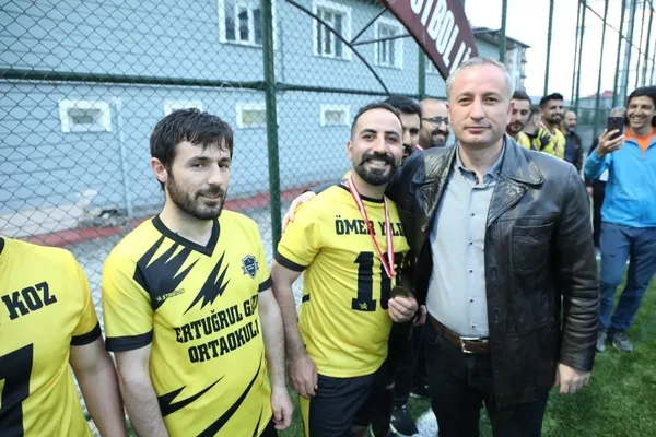 onder-baydar-egitimciler-ligi-sampiyonu-ertugrul-gazi-ortaokulu-oldu-1685540927510.jpg