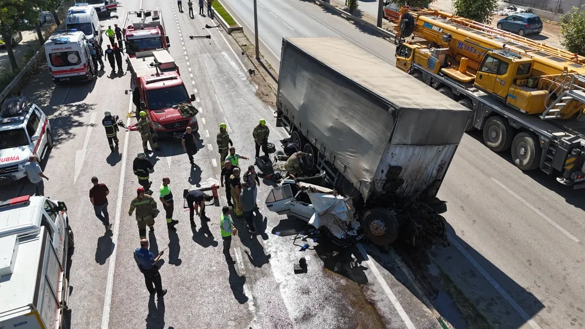 Bursa Kestel'de freni boşalan kamyonun karıştığı trafik kazası