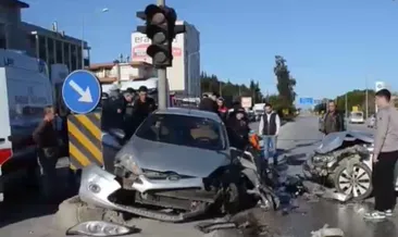 Antalya'da korkutan kaza: Sürücüler yaralandı! #antalya