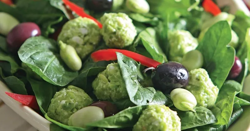 İç Baklalı Ispanak Salatası