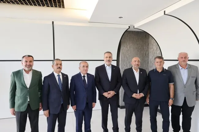 1787759802753.jpg Bakan Fidan'dan terör örgütü YPG'nin kendini feshetmesine ilişkin açıklama: Şam'da yapılan açıklama olumludur