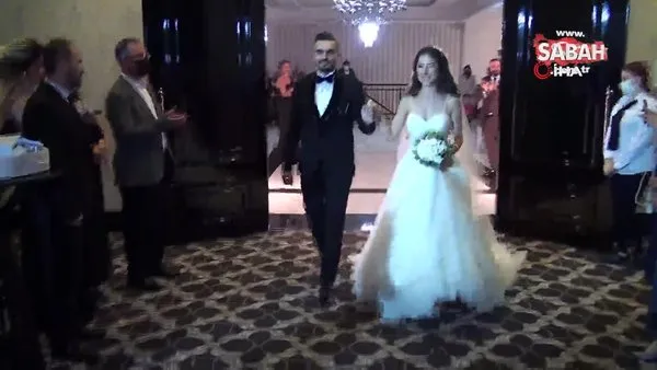 Ünlü oyuncu Aslıhan Gürbüz ve ailesinin mutlu günü! Aslıhan Gürbüz kardeşinin düğününde çiftetelli oynadı! | Video