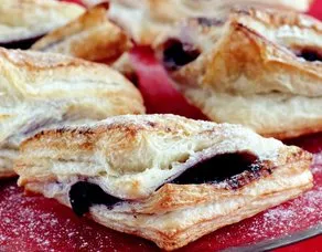 Kirazlı Milföy Börek Tarifi