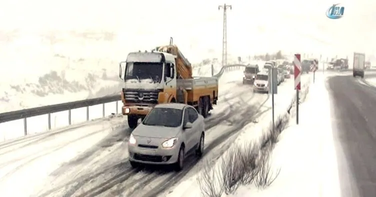 Yozgat’ta buzlanan yollar sürücülere zor anlar yaşattı