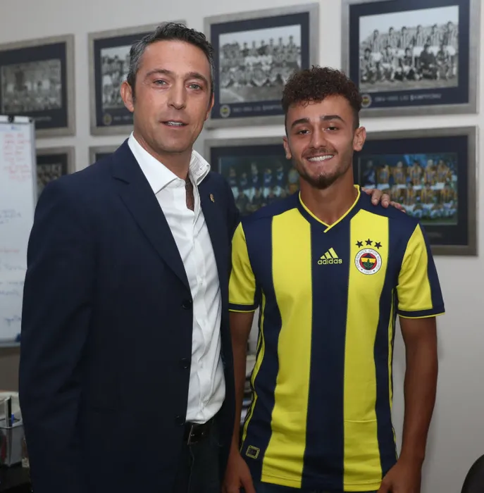 Fenerbahçe 3 gençle sözleşme imzaladı