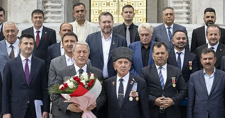 Akar, şehit aileleriyle buluştu