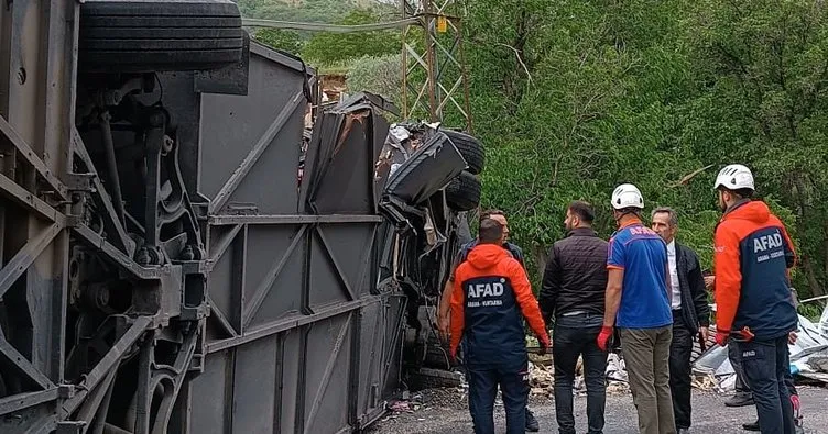 Bitlis’te yolcu otobüsü ile kamyon çarpıştı: 2 ölü, 4’ü ağır 30 yaralı