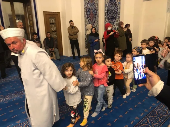 imamdan-cocuklara-yeni-mujde-bayram-treni-de-yapacagiz-1712553996134.jpg