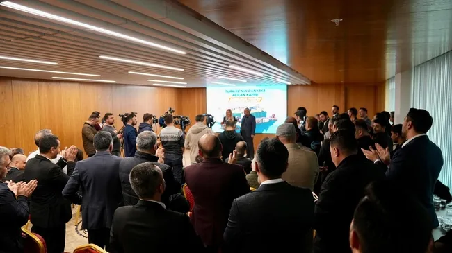 chpde-cokus-derinlesiyor-arnavutkoyde-2-meclis-uyesi-ve-150-uye-ak-partiye-gecti-1766149941720.jpg CHP’de çöküş derinleşiyor: Arnavutköy’de 2 meclis üyesi ve 150 üye AK Parti’ye geçti