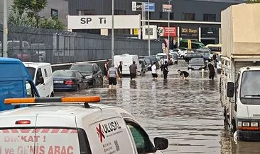 SON DAKİKA... Ankara'da sağanak şiddetini artırdı: Cadde ve sokaklar göle döndü! #ankara