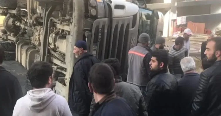 Kağıthane’de hafriyat kamyonu devrildi: 1 yaralı