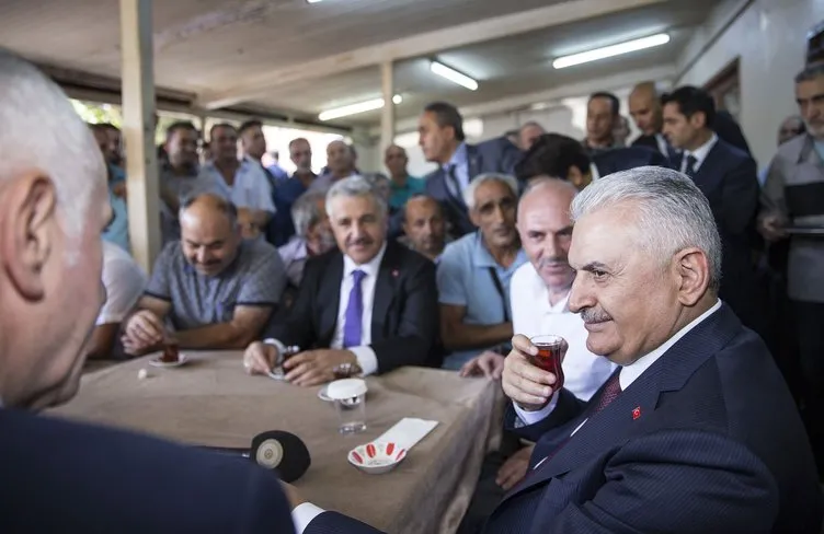 Başbakan Yıldırım, kahvehanede vatandaşlarla sohbet etti