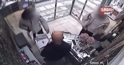 10 bin lira değerindeki takıyı çalan hırsızlar güvenlik kamerasına yansıdı | Video