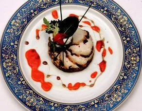 Sebzeli Mercimek Ezmesi Üzerine Ballı Adaçaylı Tavuk