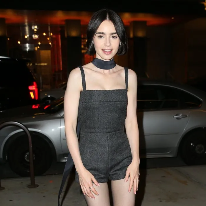 ’Emily in Paris’in yıldızı zayıflığıyla olay oldu! Lily Collins’in ince beli görenleri korkuttu: Vücudunda yağ kalmamış