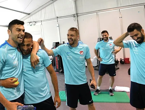 Cenk Tosun'a mesaj yağdı!