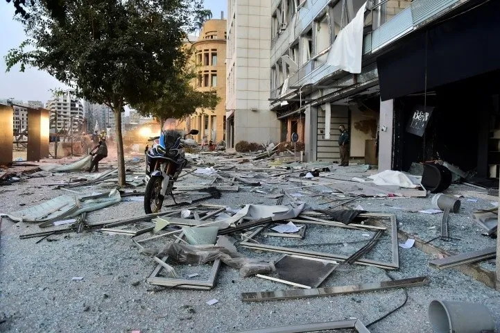 Beyrut’ta korkunç patlama! Beyrut Limanı’ndaki patlamanın bilançosu ortaya çıkıyor! Lübnan’da 2 milyondan fazla kişi...