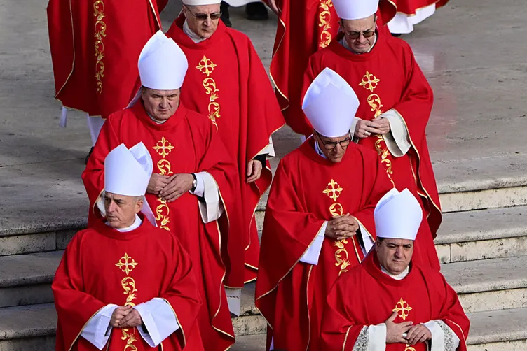 Vatikan Papa Franciscus’u uğurluyor! Yüz binler akın etti: Dünya liderleri Roma’da
