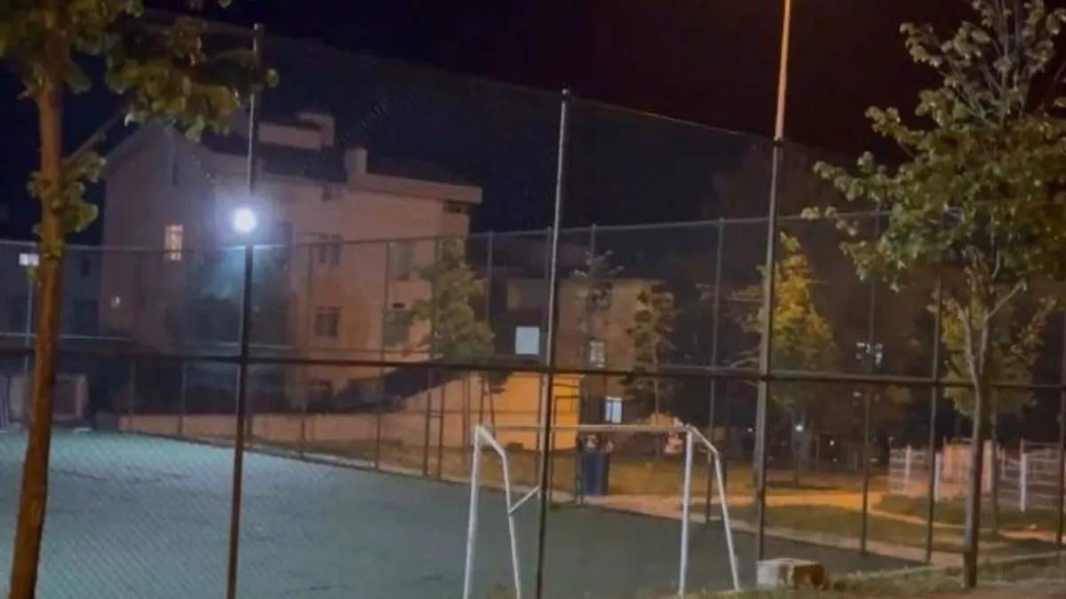 Sosyal medya küfürleşme kavgası cinayetle bitti: 16 yaşındaki çocuk hayatını kaybetti Sosyal medya küfürleşme kavgası cinayetle bitti: 16 yaşındaki çocuk hayatını kaybetti