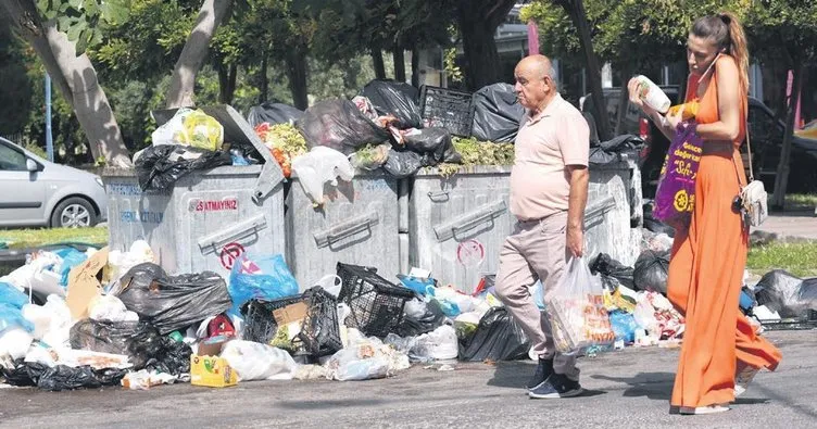 Çiğli’de çöpler sokakta kaldı