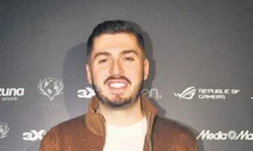 Rap yarışması finalinde ünlüler geçidi