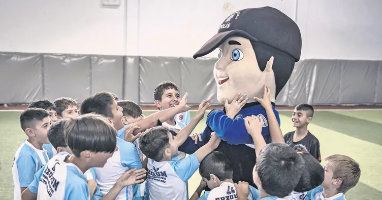 Ödüllü polisler hayata hazırlıyor