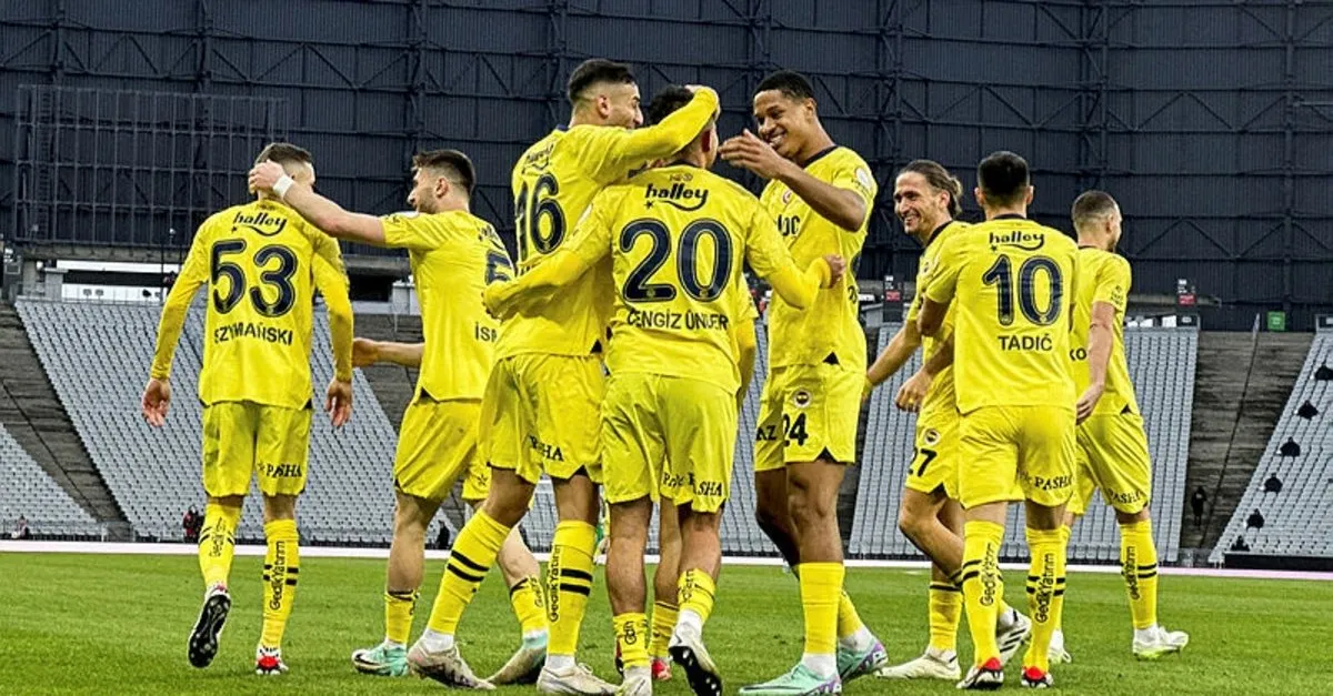 Son dakika haberleri: Fenerbahçe sahasında Konyaspor'u konuk ediyor! Erteleme maçında ilk 11'ler belli oldu...