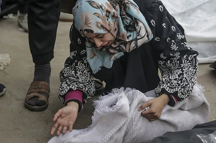 İsrail Gazze’de 8 bin kadını katletti! Yürek yakan feryat: Yetmedi mi dünya!