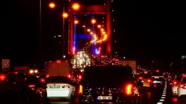 istanbulda-trafik-yogunlugu-yuzde-85e-dayandi-1769527724506.jpg