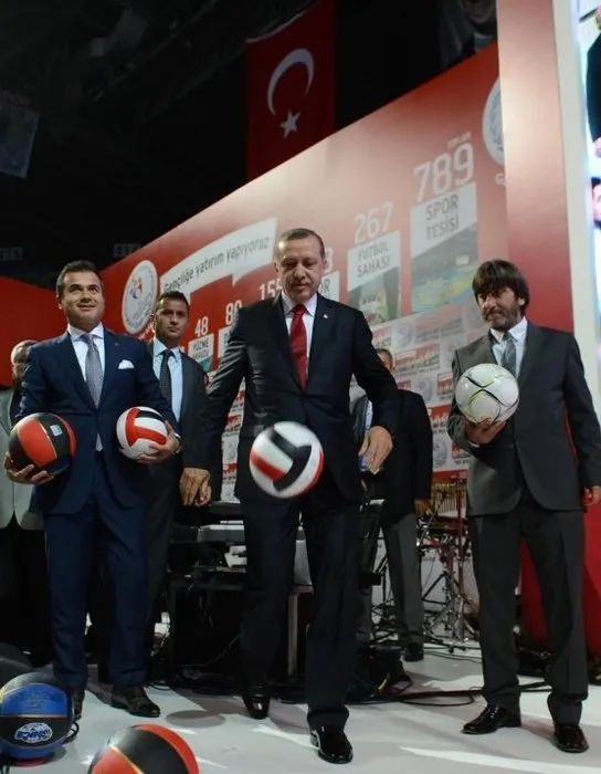 Başbakan Erdoğan’dan futbol şov