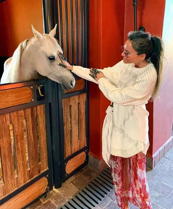 Eda Taşpınar Meksika tatilinde ne yiyeceğini şaşırdı! Sosyetik güzel Eda Taşpınar marjinallikte sınırları zorladı