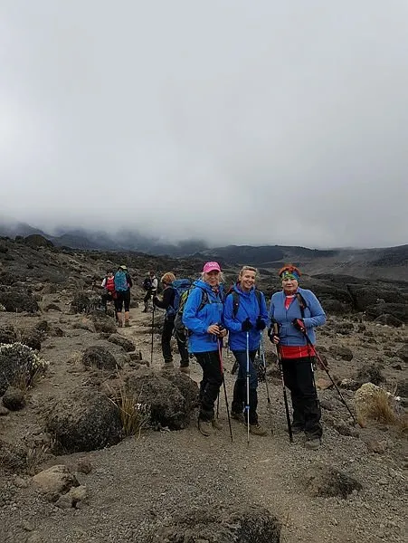 Torunlarına pasta pişirmekten sıkıldı,  Kilimanjaro Dağı’na tırmandı
