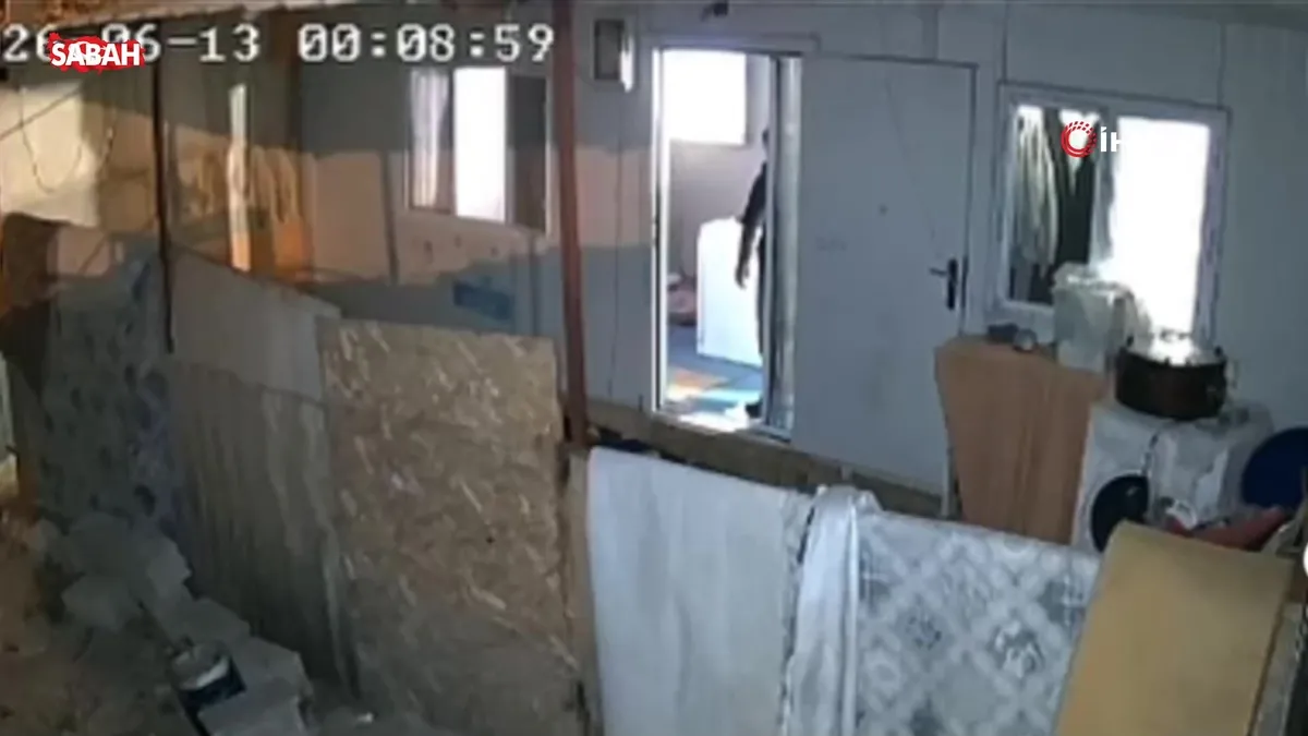 Gaziantep’te 4.6 büyüklüğünde meydana gelen deprem anı kameraya böyle yansıdı | Video videosunu izle Gaziantep’te 4.6 büyüklüğünde meydana gelen deprem anı kameraya böyle yansıdı | Video videosunu izle