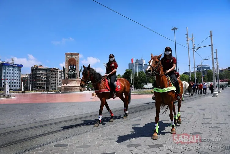 Atlı polislerden, Taksim’de denetim...