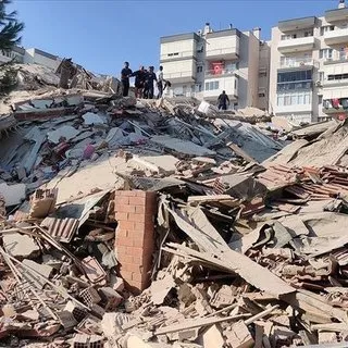 İzmir'deki deprem anından son dakika görüntüleri geldi