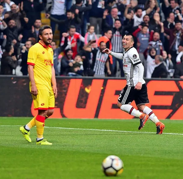 Demba Ba'ya tribünlerden büyük tepki!