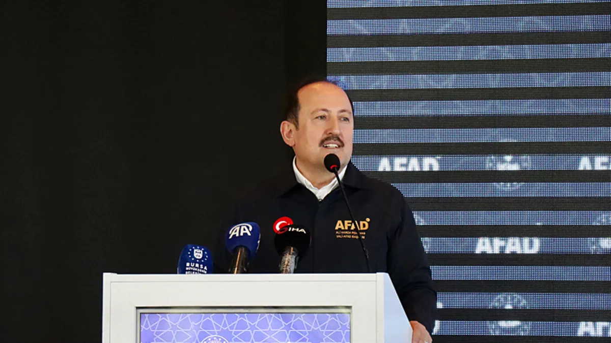 AFAD Başkanı Venezuela’da görev yapan arama kurtarma ekipleriyle görüştü: Desteğe ihtiyacı olan insanların yanında oluyoruz AFAD Başkanı Venezuela’da görev yapan arama kurtarma ekipleriyle görüştü: Desteğe ihtiyacı olan insanların yanında oluyoruz