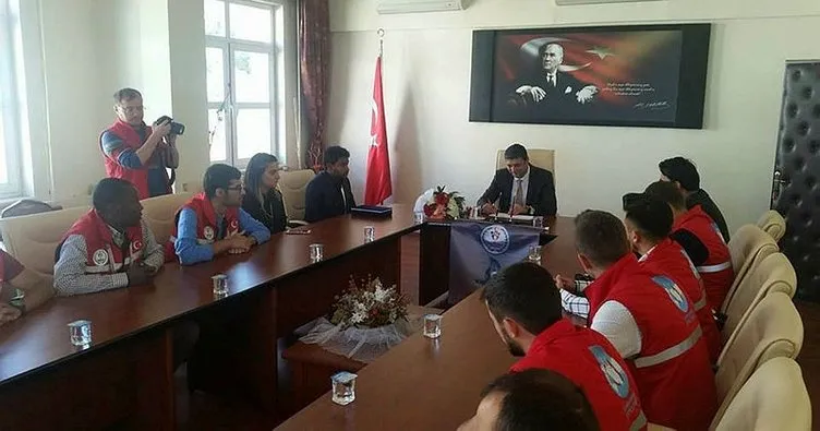 5 yabancı 16 Türk öğrenci Öztürk’ü ziyaret etti.