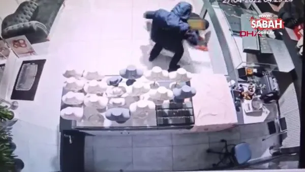 Beykoz'da kuyumcudan çuvalla altın çalan hırsızlar kamerada | Video