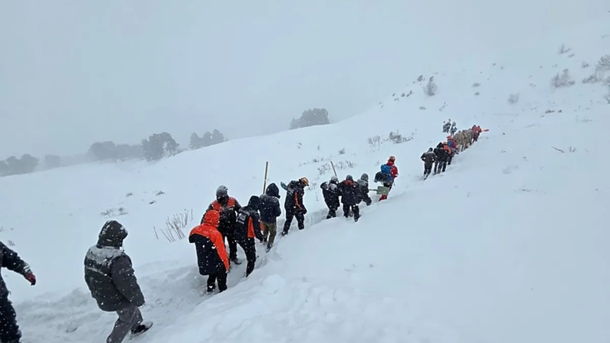Van’da bir ev çığ altında kaldı