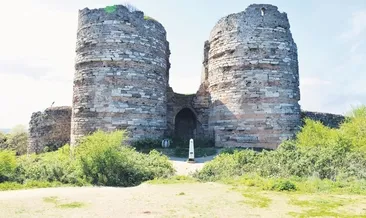 Yoros Kalesi can çekişiyor