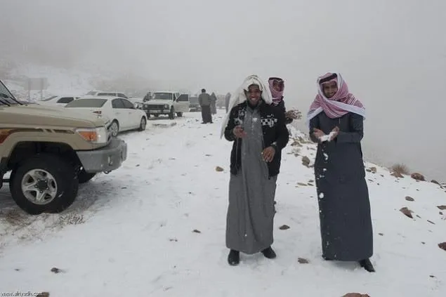 Suudi Arabistan’da kar yağdı