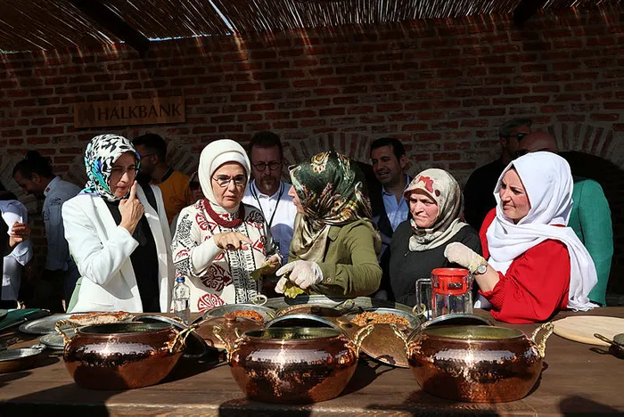 emine-erdogan-fast-food-kulturu-soframizi-tehdit-ediyor-1661664500574.jpg