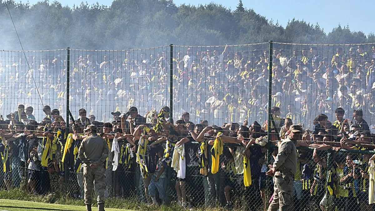 Fenerbahçe taraftarı önünde çalıştı! – Son Dakika Spor Haberleri