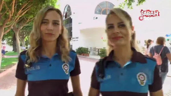 Antalya Kemer'de kadın polislere turistlerden yoğun ilgi