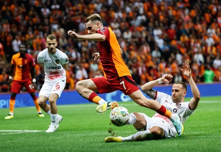 Son dakika Galatasaray haberleri: Galatasaray - Gaziantep FK maçındaki kırmızı kart çok konuşuldu! Abdülkerim Bardakcı’nın pozisyonunu Erman Toroğlu yorumladı...