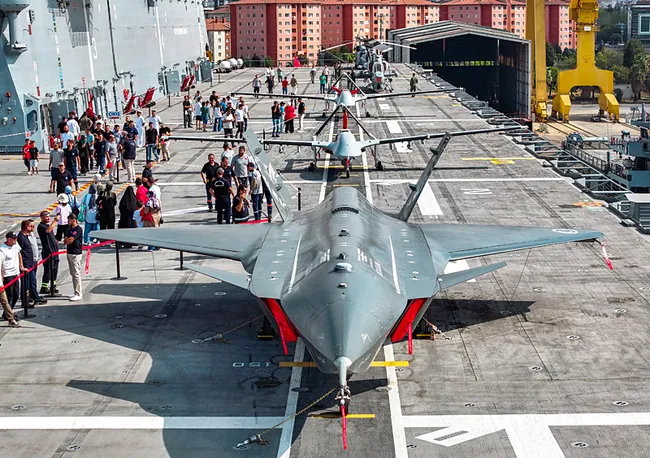 TEKNOFEST Mavi Vatan halkın ziyaretine açıldı: TCG Anadolu, TCG İstanbul, TCG Burgazada'ya büyük ilgi!